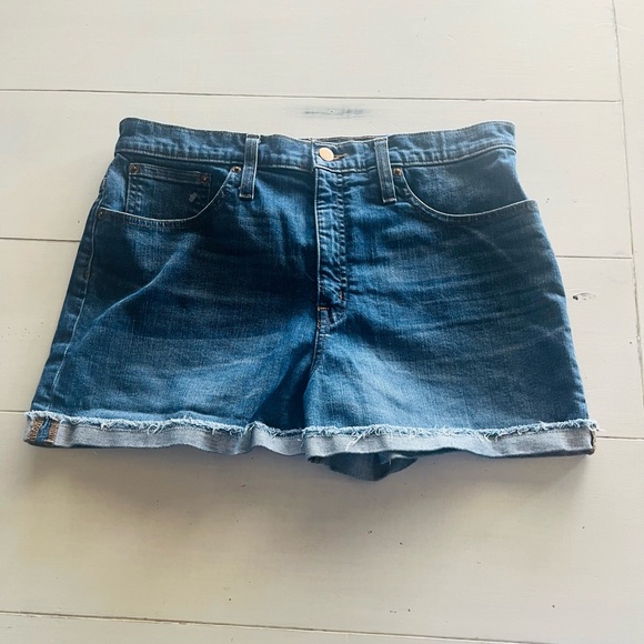 J Crew Women’s Denim Shorts Size 31 - Picture 2 of 3